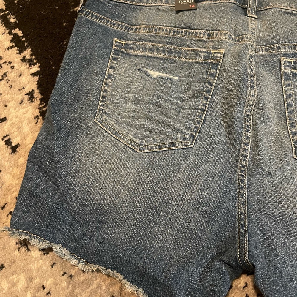 NWT Torrid denim cut off shorts - Picture 6 of 7